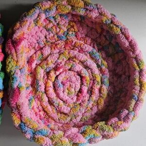 Handmade Crochet Colorful Braided Pet Bed, 1 Pink